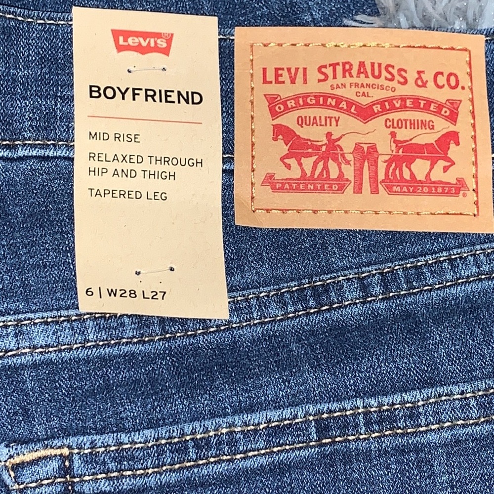 NWT Levi's Distressed Boyfriend Mid Rise Denim Jeans Women's Size 28 - Picture 7 of 9